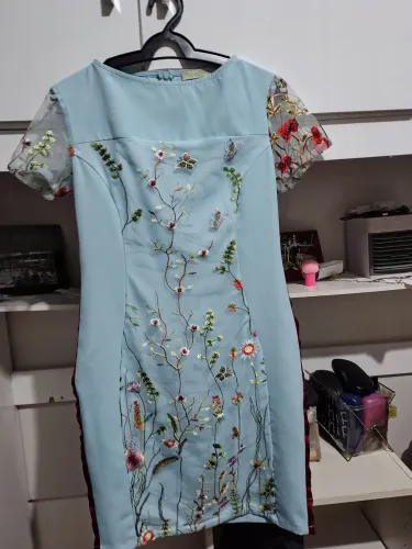 Vestido social curto