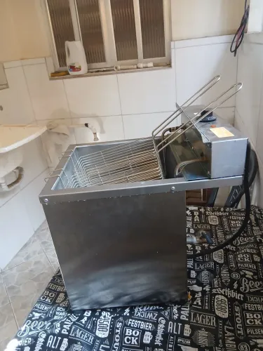 Fritadeira eletrica nova na caixa nunca foi usada 