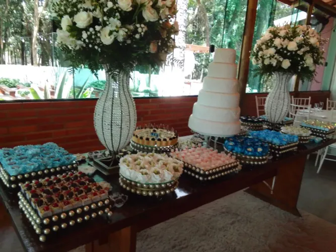 Confeiteira/ Padeira faço freelancer .