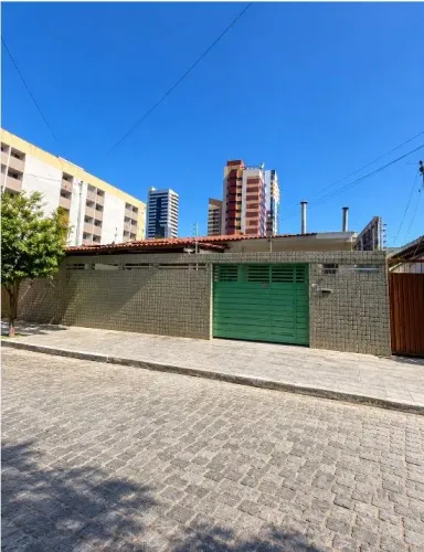 Casa com 230 m² em Tambaú, João Pessoa: 4 quartos, 3 vagas, churrasqueira e excelente loca