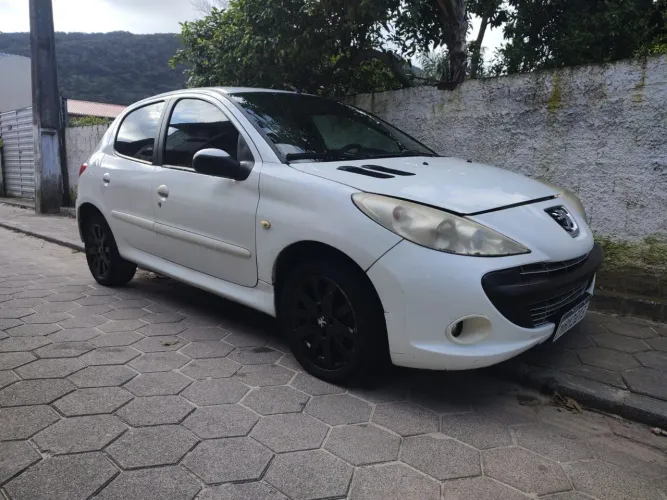 Peugeot 207 XR 1.4 Flex 8V 5P 2010