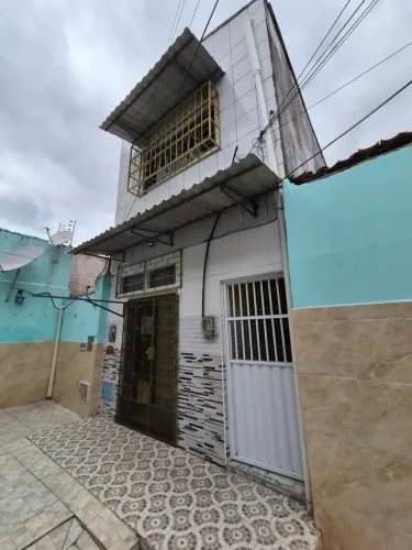Alugo Casa com 2 quartos, sala e cozinha