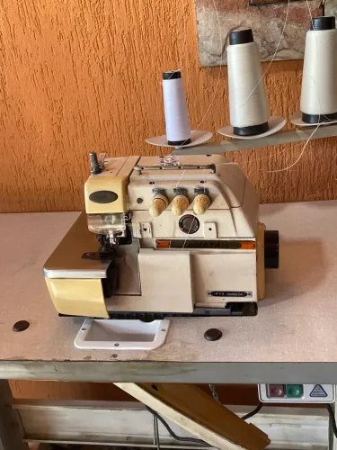 Maquina de costura overloque 