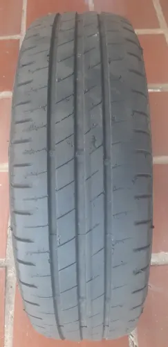 Pneus GoodYear usados para rodar e diversos usos como artesanato, reciclagem, jardinagem.