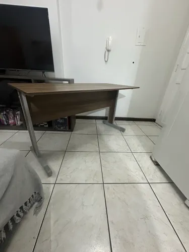 Mesa de escritório nova