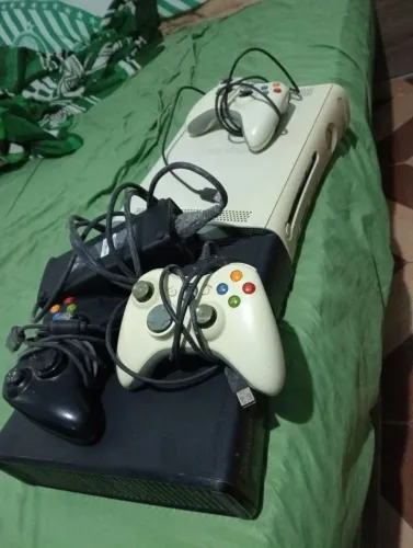 Vendo 2 Xbox 360 observação tem mas de 3 anos que não uso