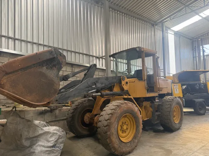 Carregadeira volvo L50C ano 2002