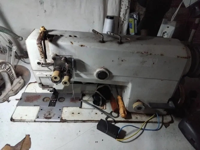 Máquina de costura industrial