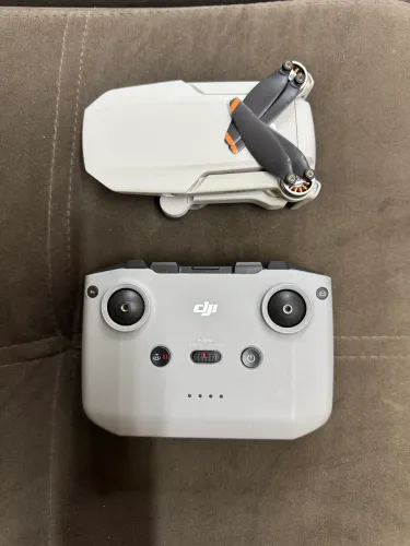 Drone DJI MINI 2 SE pouco uso na caixa com acessórios originais 