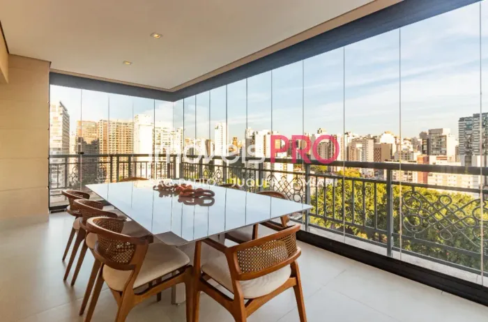 4 suítes , todo reformado, nunca habitado para locação. edifício estilo neoclássico de alt