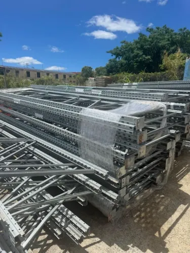 Porta Paletes - Ótimo estado! Montante de 4,5m de altura e longarinas com 2,30m (1.400KG)