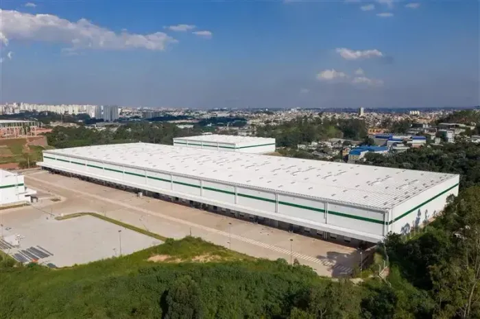 Imóvel para aluguel possui 12638 metros quadrados em Jardim Três Marias - Taboão da Serra