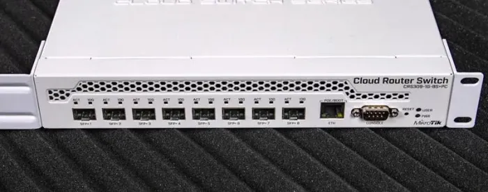 Mikrotik CRS309-1G-8S+In BR L5 Cloud Router Switch completa 