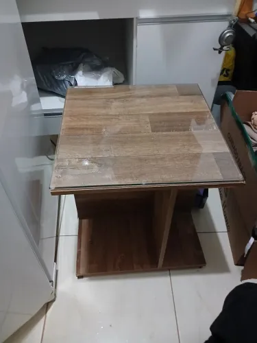Mesa centro MDF e tampo de vidro temperado seminovo 50x50