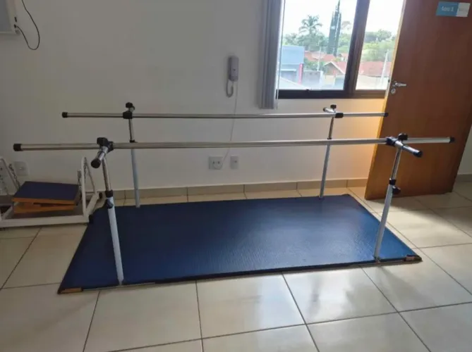 Barra paralela para fisioterapia