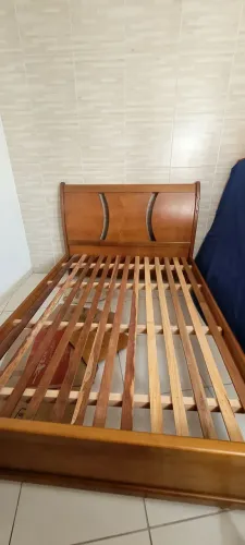 Cama de casal de madeira SEM COLCHÃO