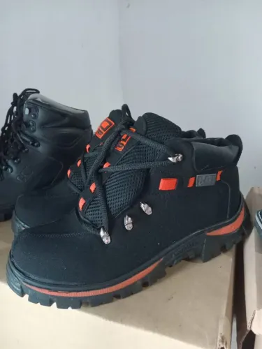 Bota Caterpillar Tam 41 pegar Havan ou posto canaã