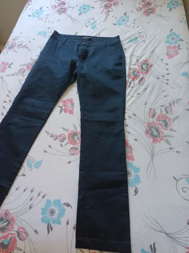 Calça Calvin Klein número 42 paguei 280 e vendo por 180 usada um vez só primeiro linha