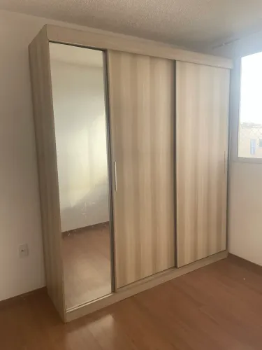 Guarda-Roupa Casal com Espelho (Ler descrição - Detalhe na base)