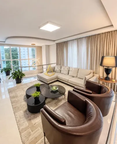 Duplex com jacuzzi e 04 Dorm. em Pioneiros - Balneário Camboriú