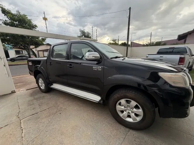 Toyota Hilux CD SRV D4-d 4X4 3.0 TDI Diesel AUT 2012