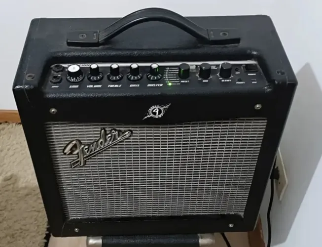 Amplificador de guitarra Fender Mustang v2
