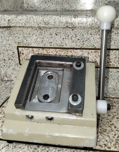 Cortador De Crachá E Cartão De PVC Manual - Padrão 54mm (Mesa)
