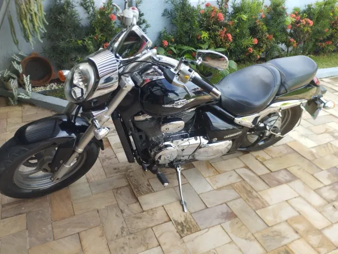 Moto Suzuki Boulevard 800 R