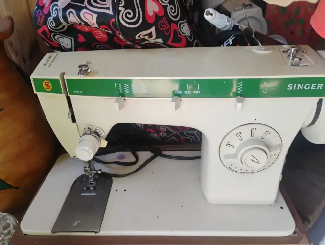 Máquina Singer 263 antiga -220v