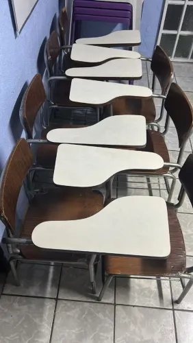 Carteiras escolar para cursor e reforço escolar.