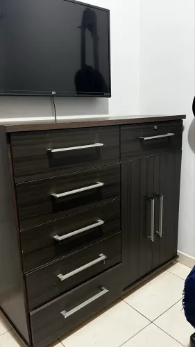cômoda 6 gavetas e duas portas