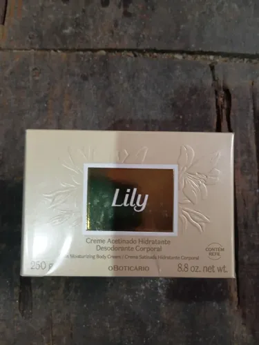 Vendo creme acetinado hidratante desodorante corporal da lily
