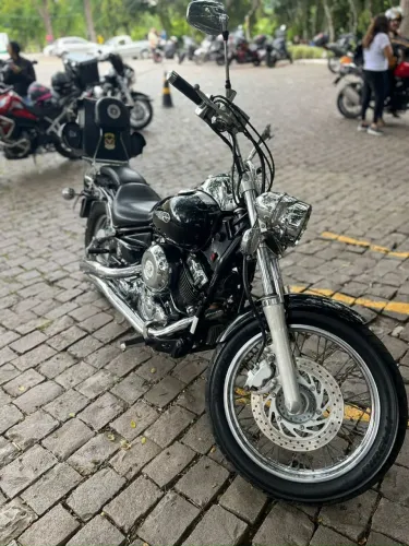 Dragstar 650 2008 com acessórios.