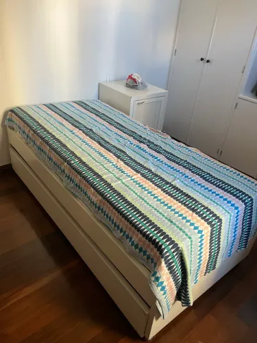 Cama solteiro com cama auxiliar