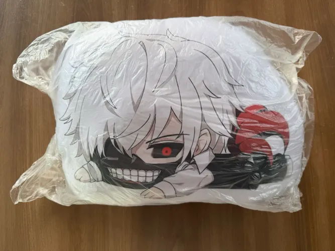 Travesseiro Tokyo Ghoul - Kaneki Ken - 30 cm