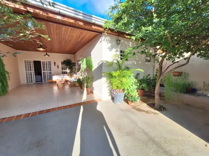 Casa com 3 quartos sendo 1 suíte, à venda no Bairro Nova Floresta