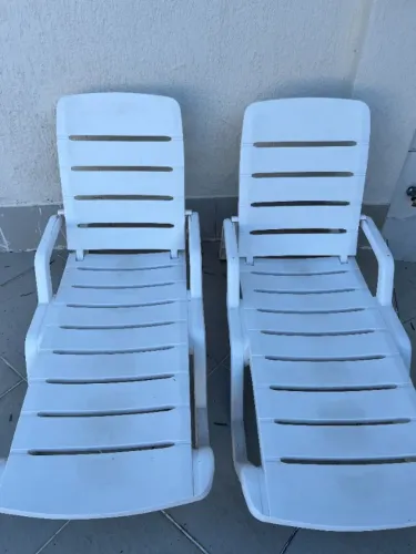 vendo duas espreguiçadeiras