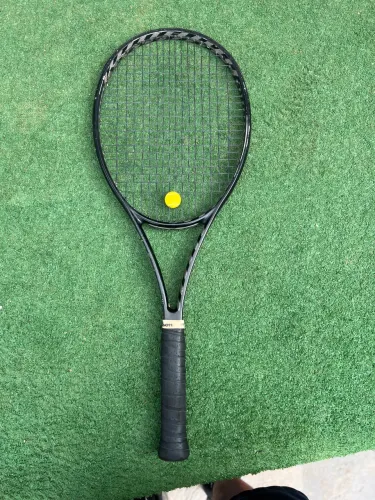 Wilson Blade 98 V8 Night Session (edição limitada)