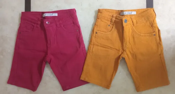 Desapego Infantil 2 Bermudas Menino Vinho Magenta e Marrom Caramelo Mostarda tamanho 10