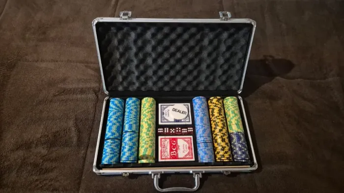 Maleta de poker Monte Carlo com 300 fichas