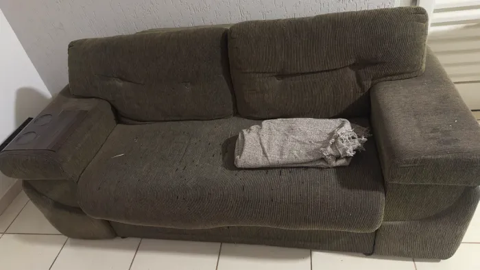 Sofá cama retratil + manta + porta copos