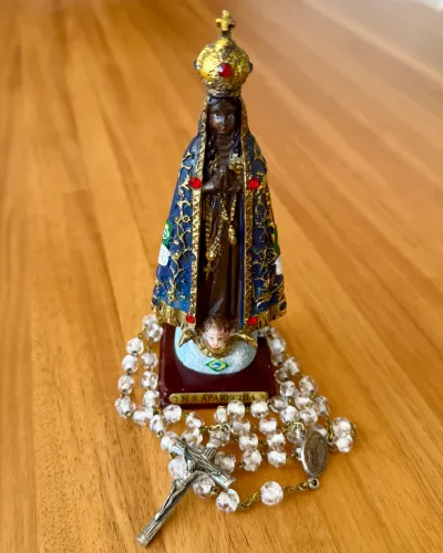 Linda Imagem de Nossa Senhora Aparecida com Manto Trabalhado