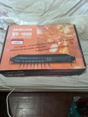 Interface de áudio Tascam US-1800