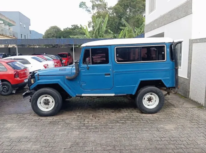 Toyota Band.Jipe Cap.de Aço Chas. Longo Diesel 1990