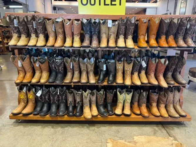 Outlet Strut - Botas Texanas de Couro de Avestruz a partir de R$650,00