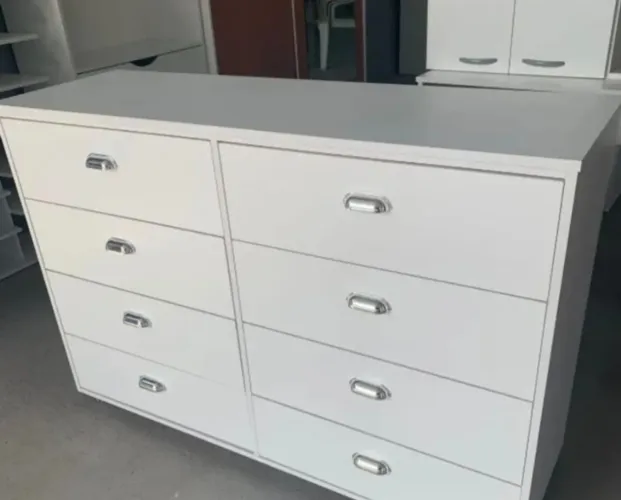 Cômodas 8 gavetas em mdf com rodinhas 