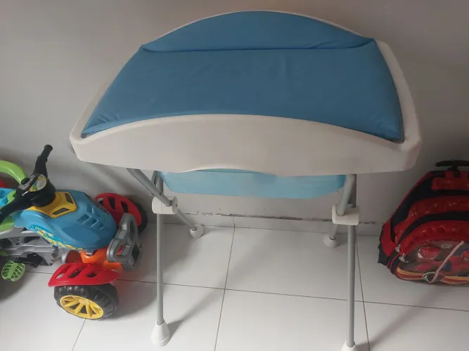 Vende -se uma banheira e um bebê conforto