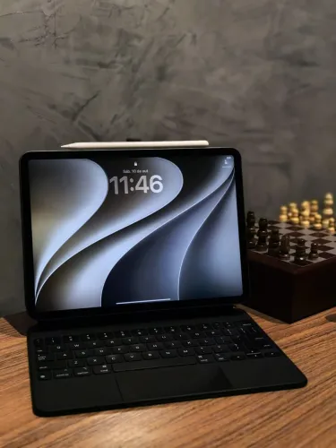 iPad Pro 6ª Geração M1 256GB + Capa Teclado + Apple Pencil