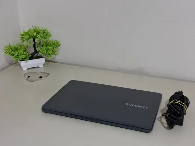 Notebook SAMSUNG + Bateria 5 Horas + BLUETOOTH + DDR4 + 250 GB + TELA GRANDE + OFFICE + Wi