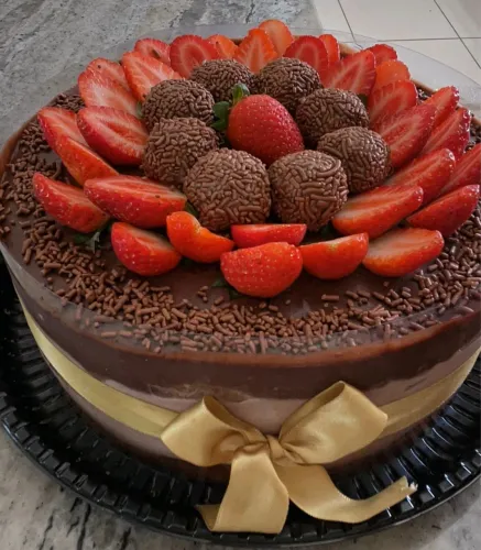 Cestas de café da manhã, bolos, cucas e todo tipo de docinhos.